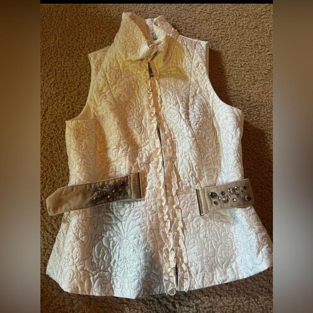 White House black market size small white vest never worn